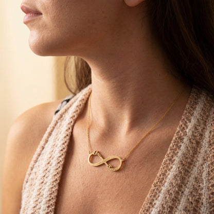 Infinite Love-halsband med gravyr