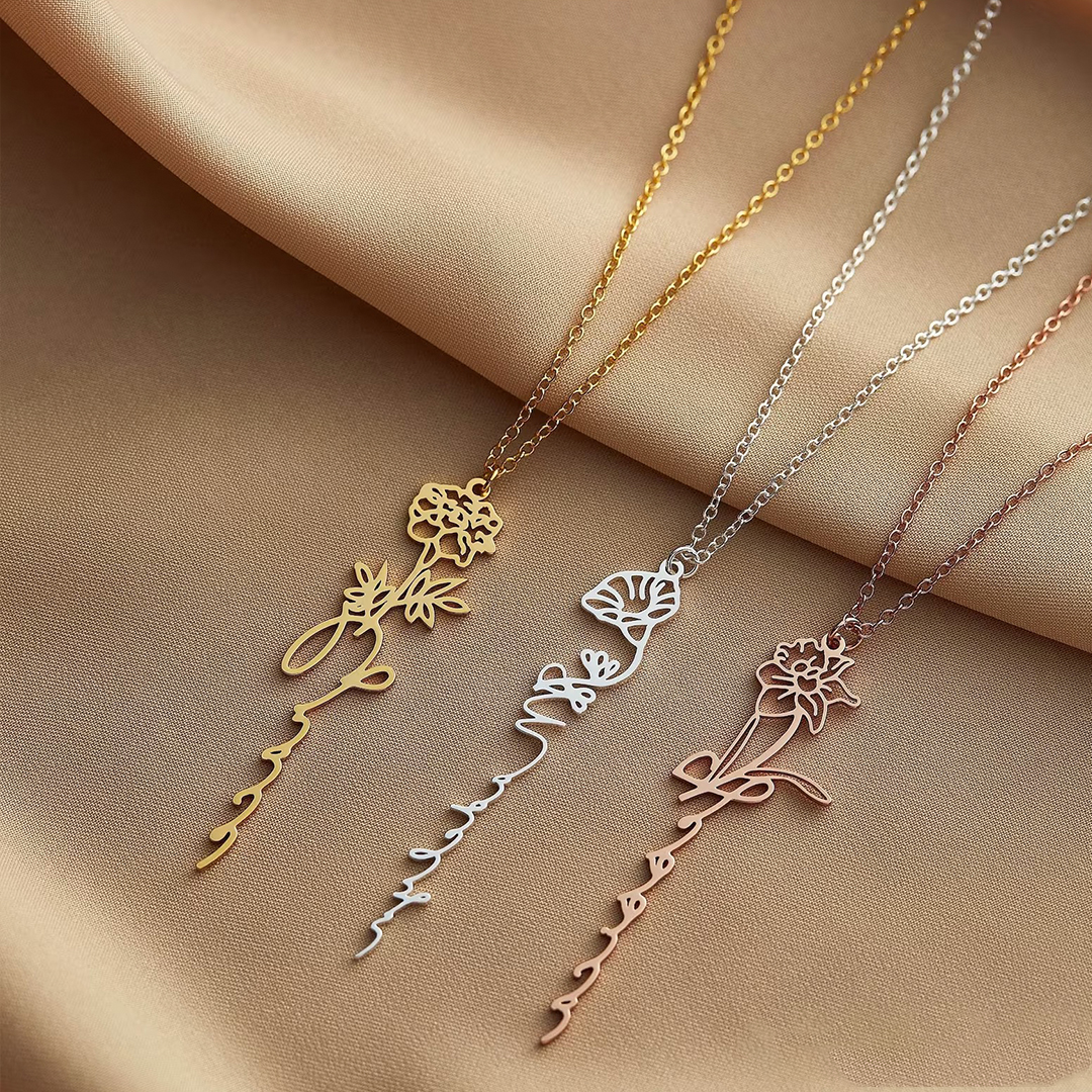 Halsband med födelseblomma och namn