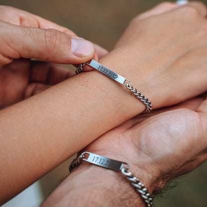Partnerarmband med gravyr
