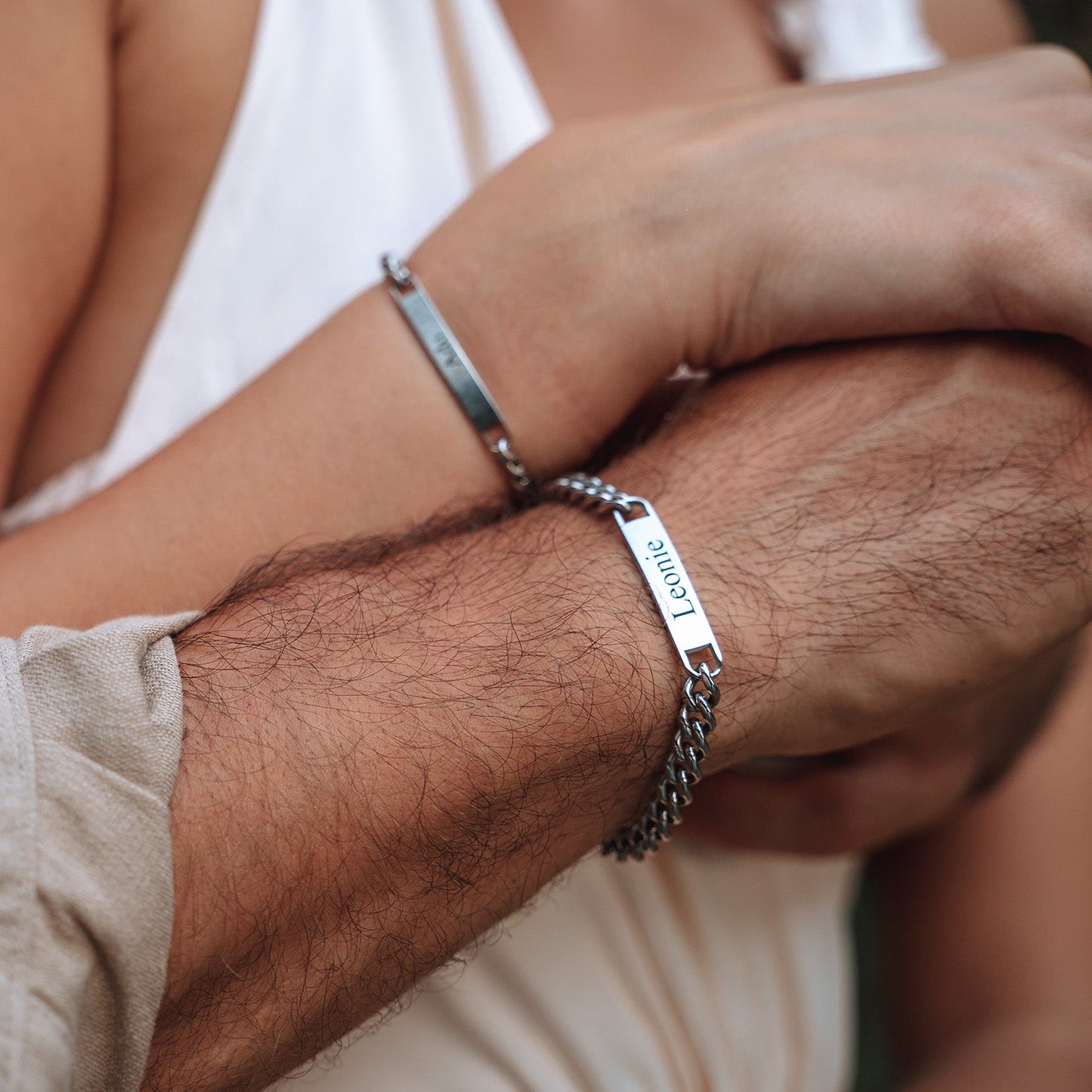 Partnerarmband med gravyr